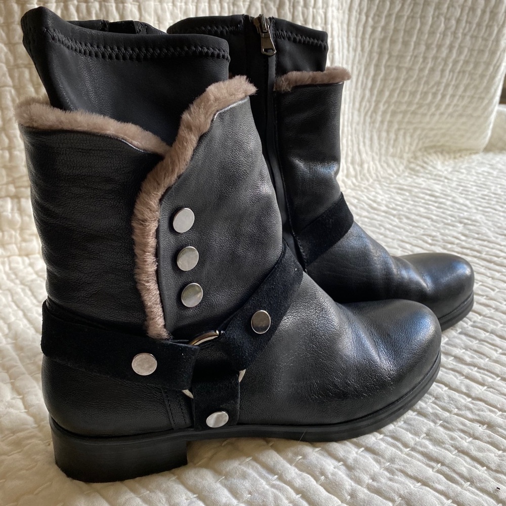 Boots Italian mid calf
